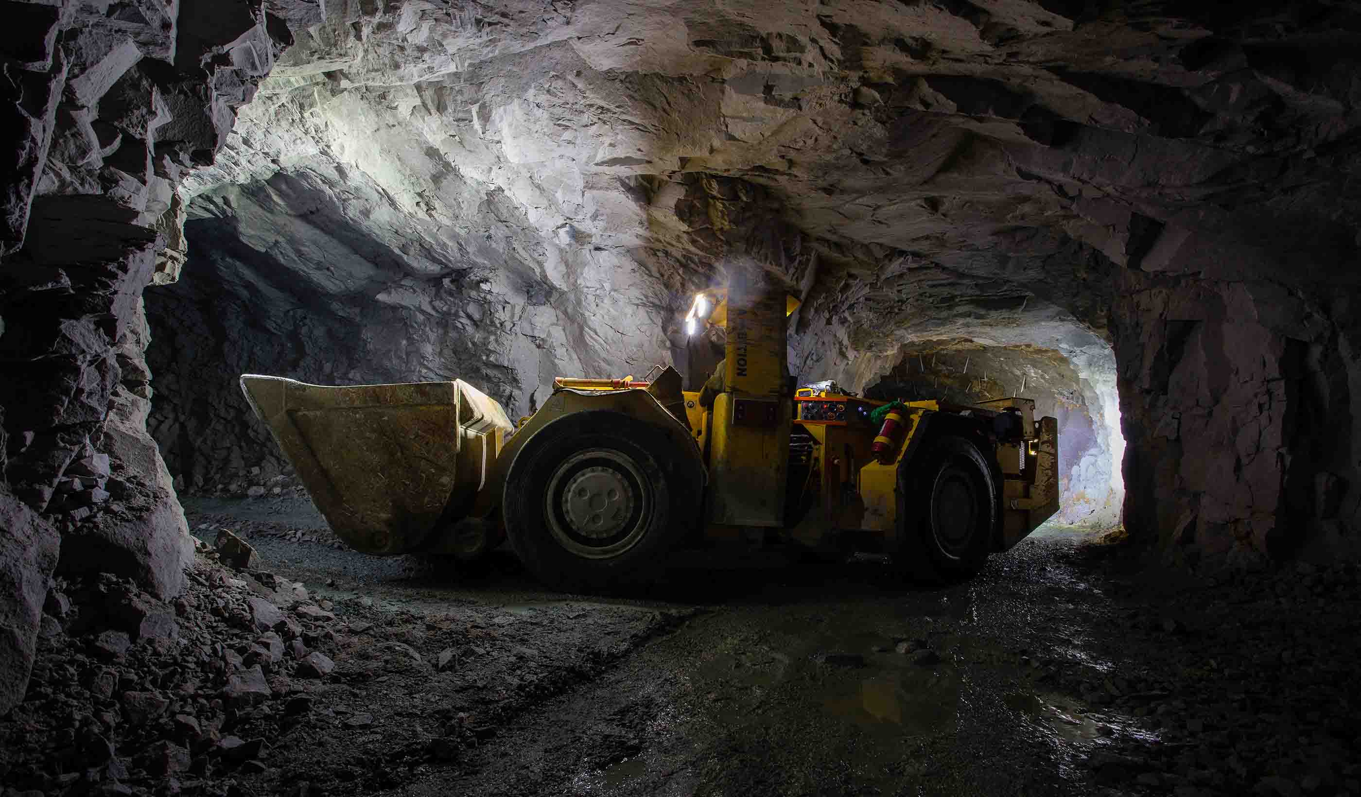 Underground mining: Exploring the benefits of block caving and panel caving